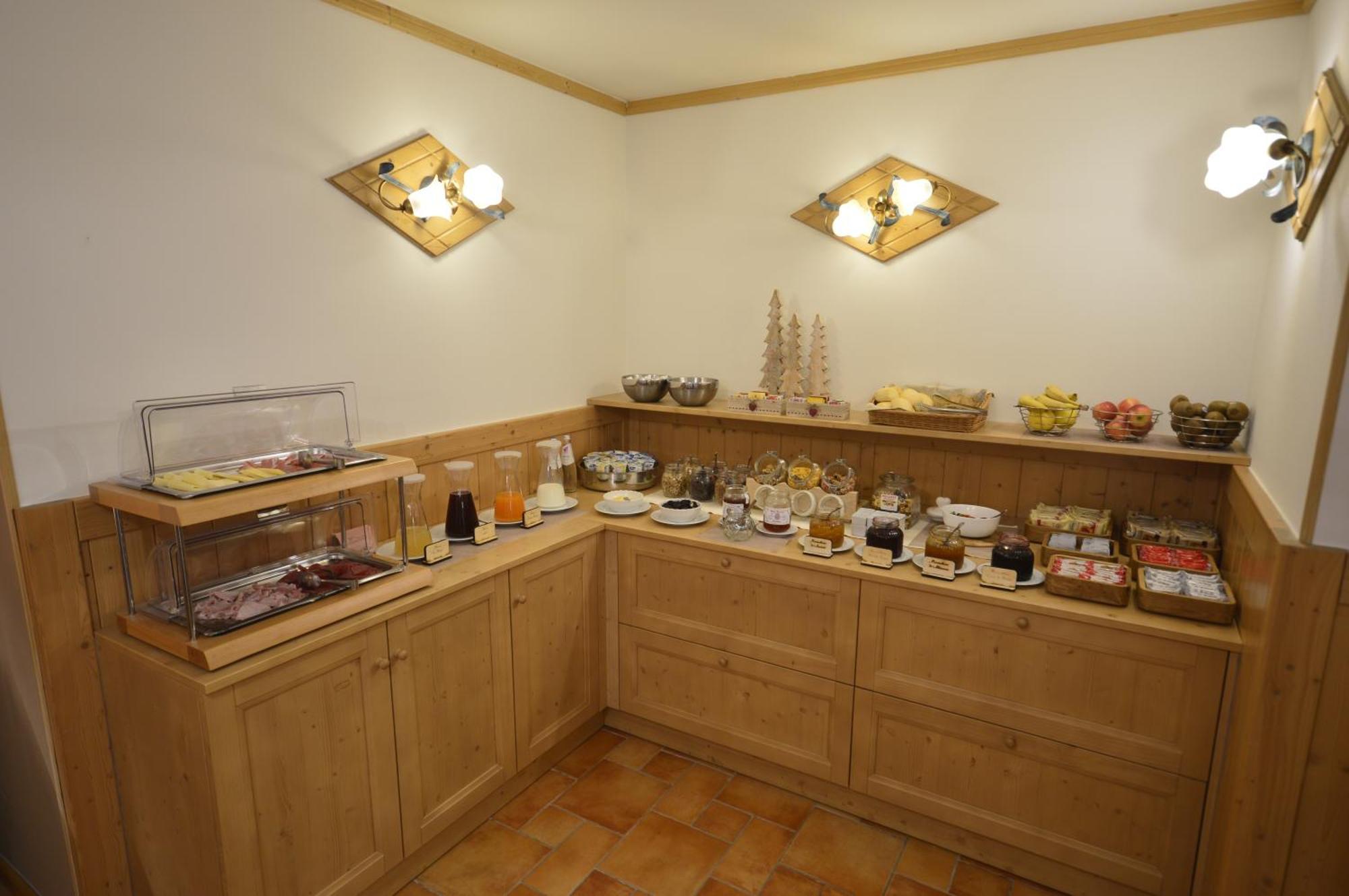 Hotel Garni Sant'Antonio Con Spa Madonna di Campiglio Luaran gambar