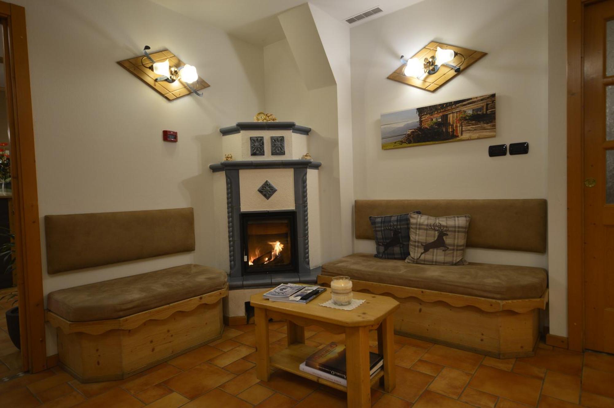 Hotel Garni Sant'Antonio Con Spa Madonna di Campiglio Luaran gambar