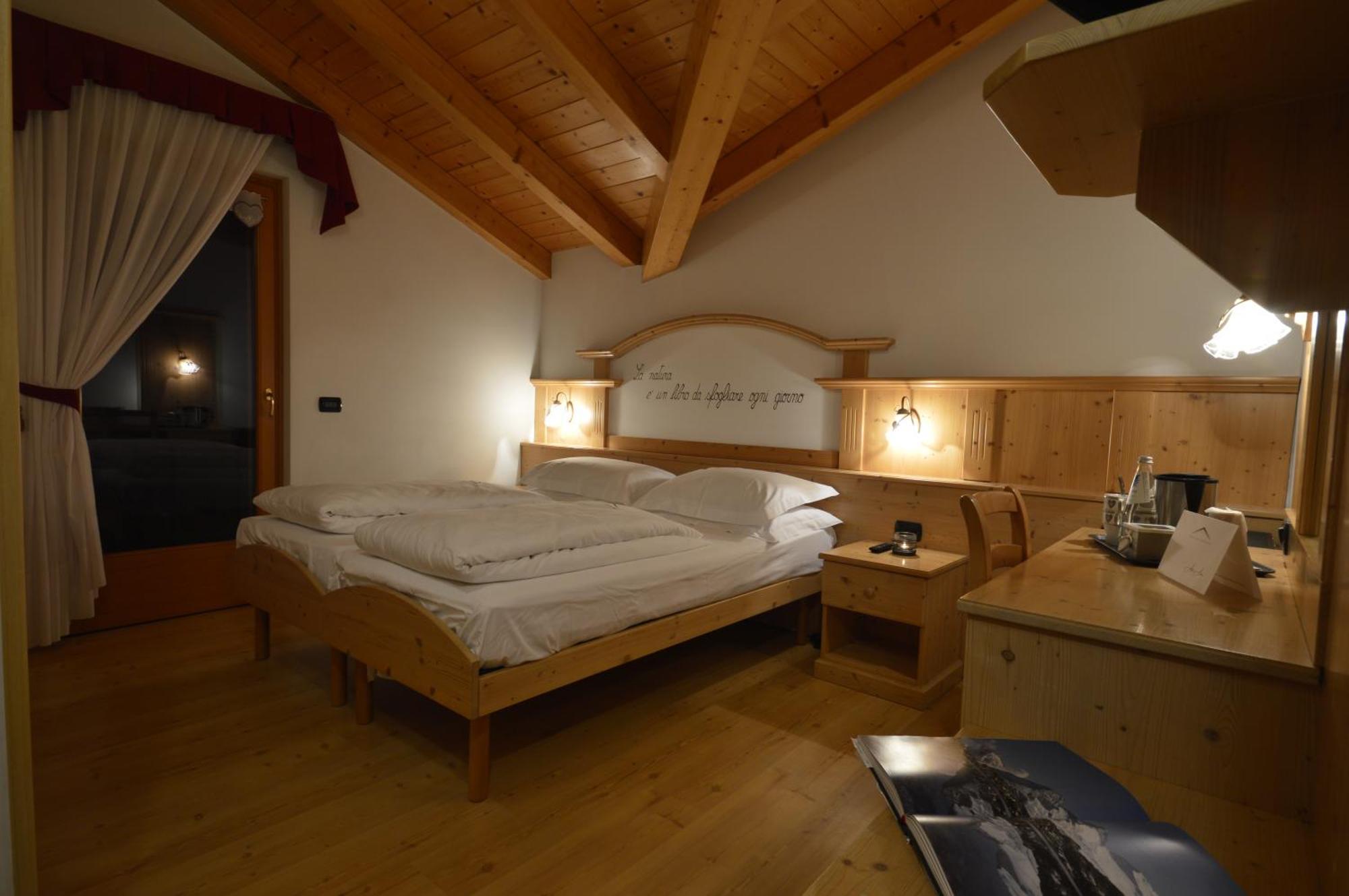 Hotel Garni Sant'Antonio Con Spa Madonna di Campiglio Luaran gambar