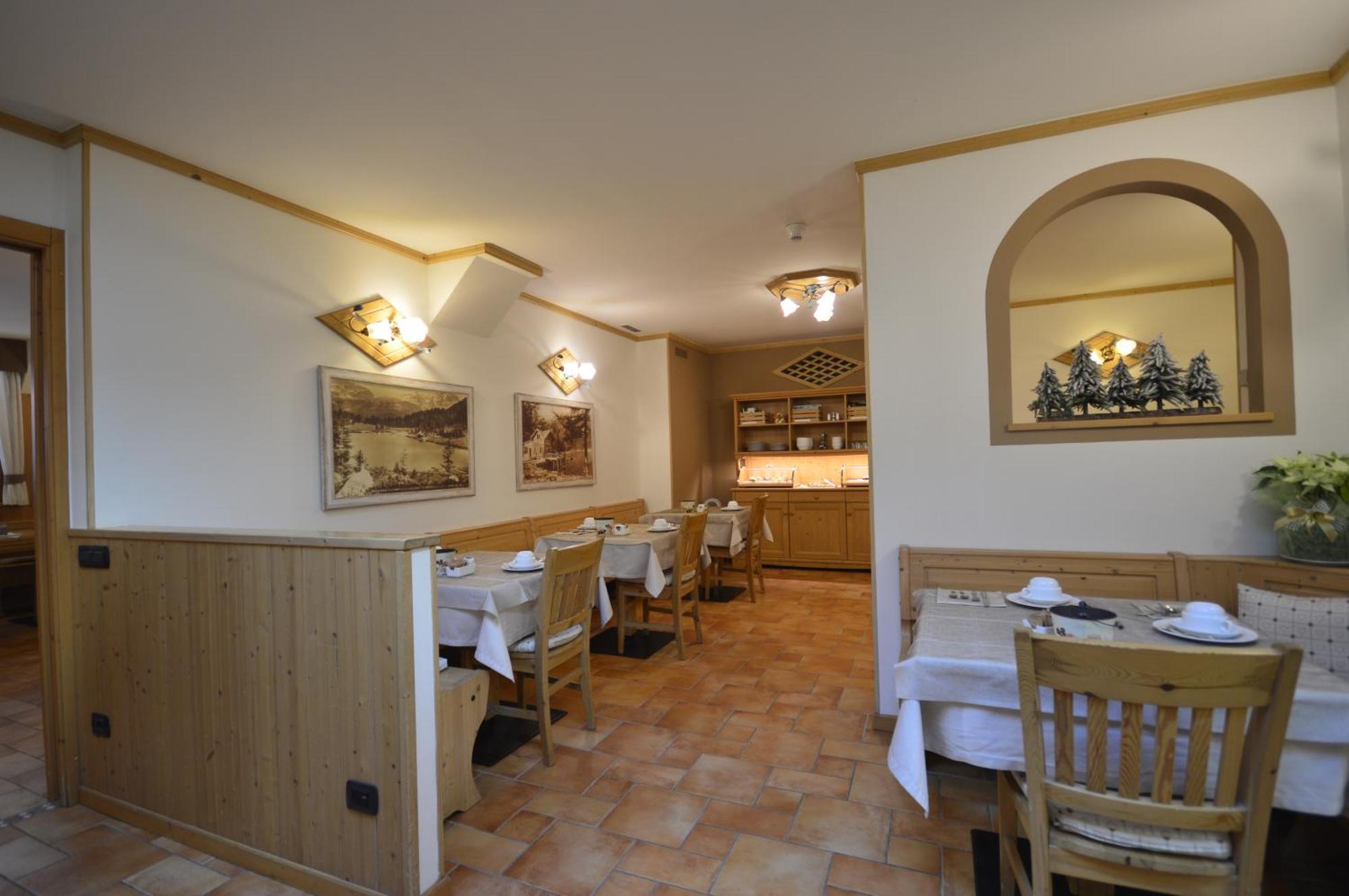 Hotel Garni Sant'Antonio Con Spa Madonna di Campiglio Luaran gambar