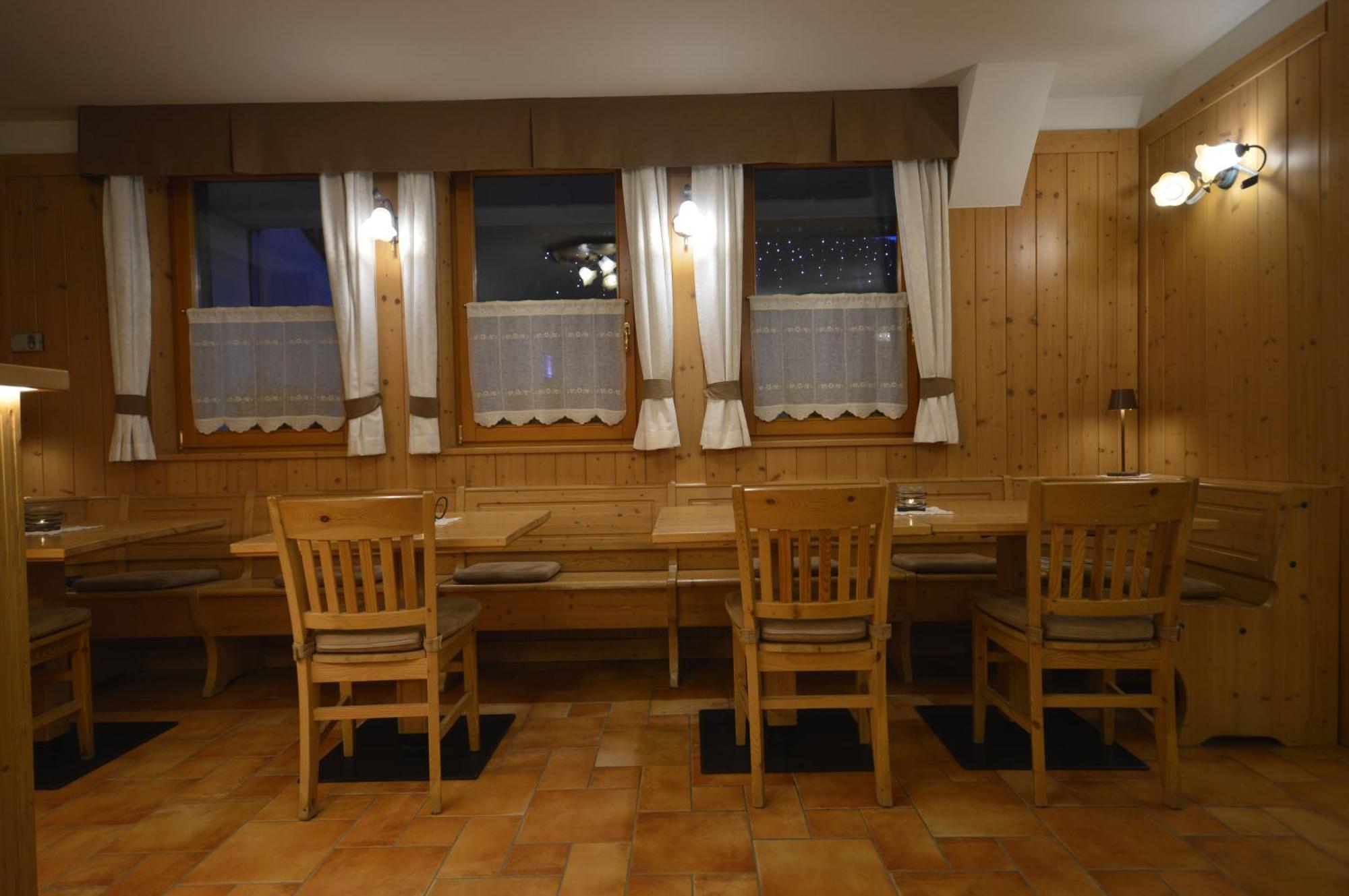 Hotel Garni Sant'Antonio Con Spa Madonna di Campiglio Luaran gambar