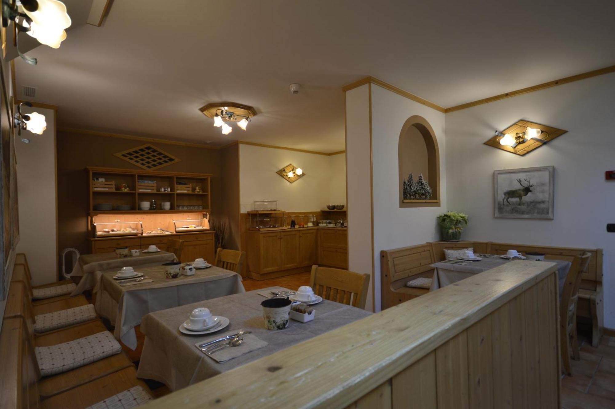 Hotel Garni Sant'Antonio Con Spa Madonna di Campiglio Luaran gambar