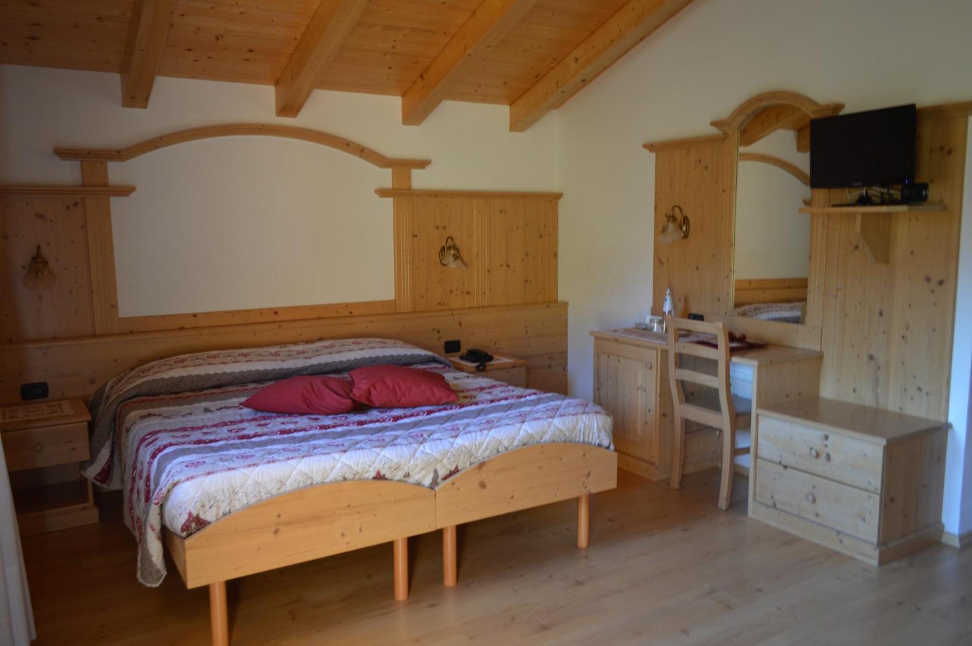 Hotel Garni Sant'Antonio Con Spa Madonna di Campiglio Luaran gambar