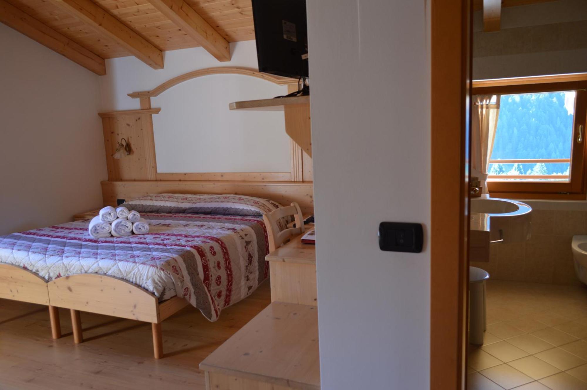 Hotel Garni Sant'Antonio Con Spa Madonna di Campiglio Luaran gambar
