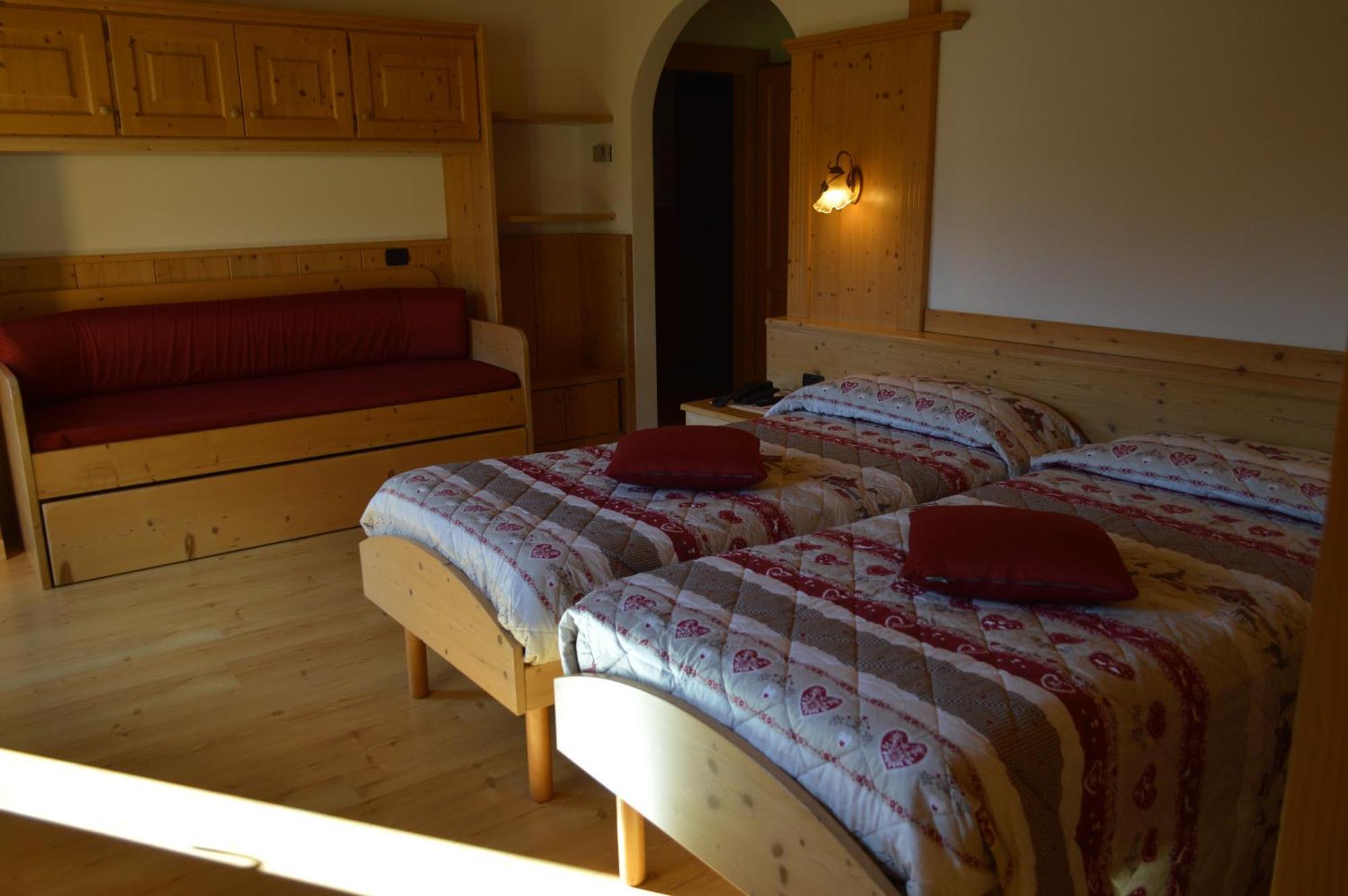 Hotel Garni Sant'Antonio Con Spa Madonna di Campiglio Luaran gambar