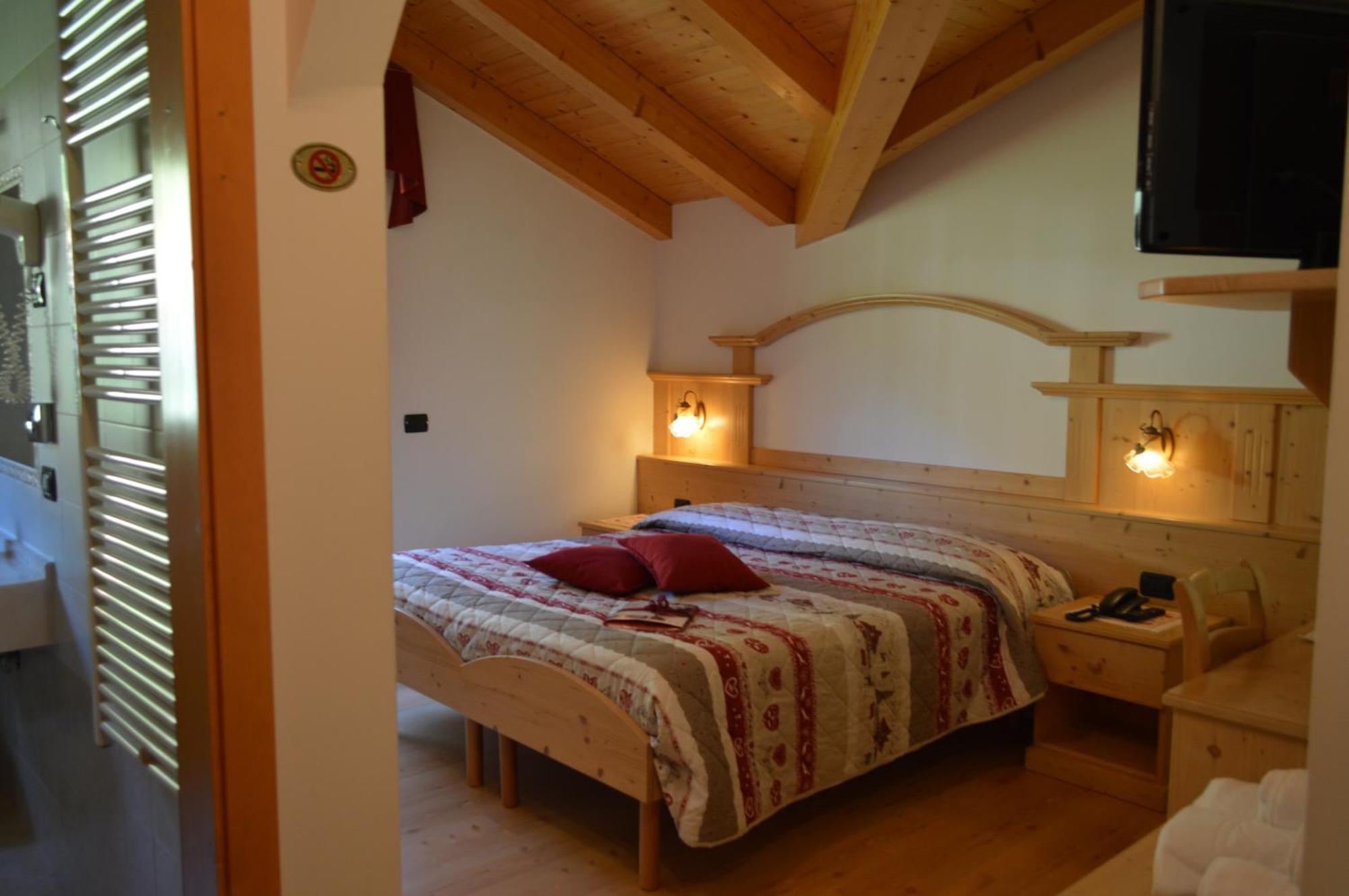 Hotel Garni Sant'Antonio Con Spa Madonna di Campiglio Luaran gambar