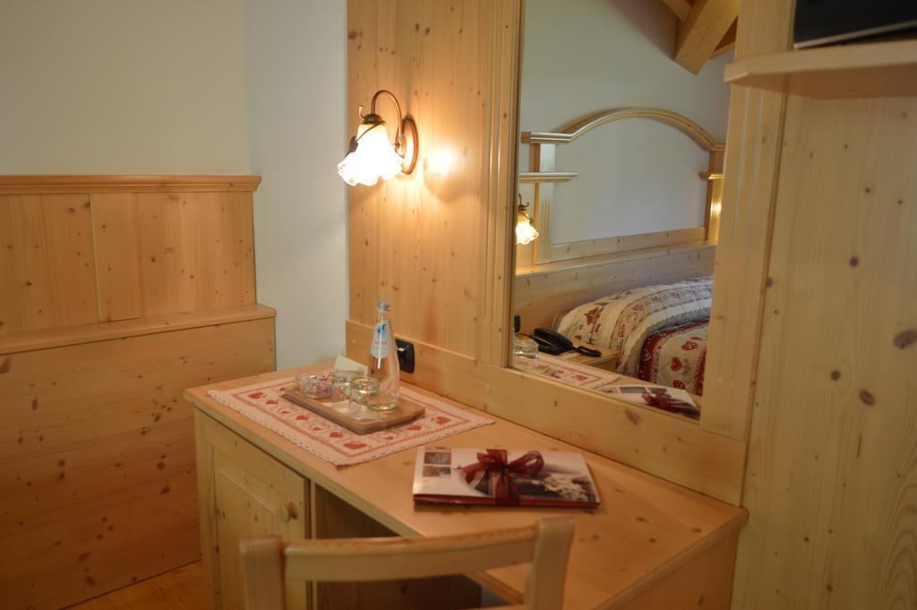 Hotel Garni Sant'Antonio Con Spa Madonna di Campiglio Luaran gambar