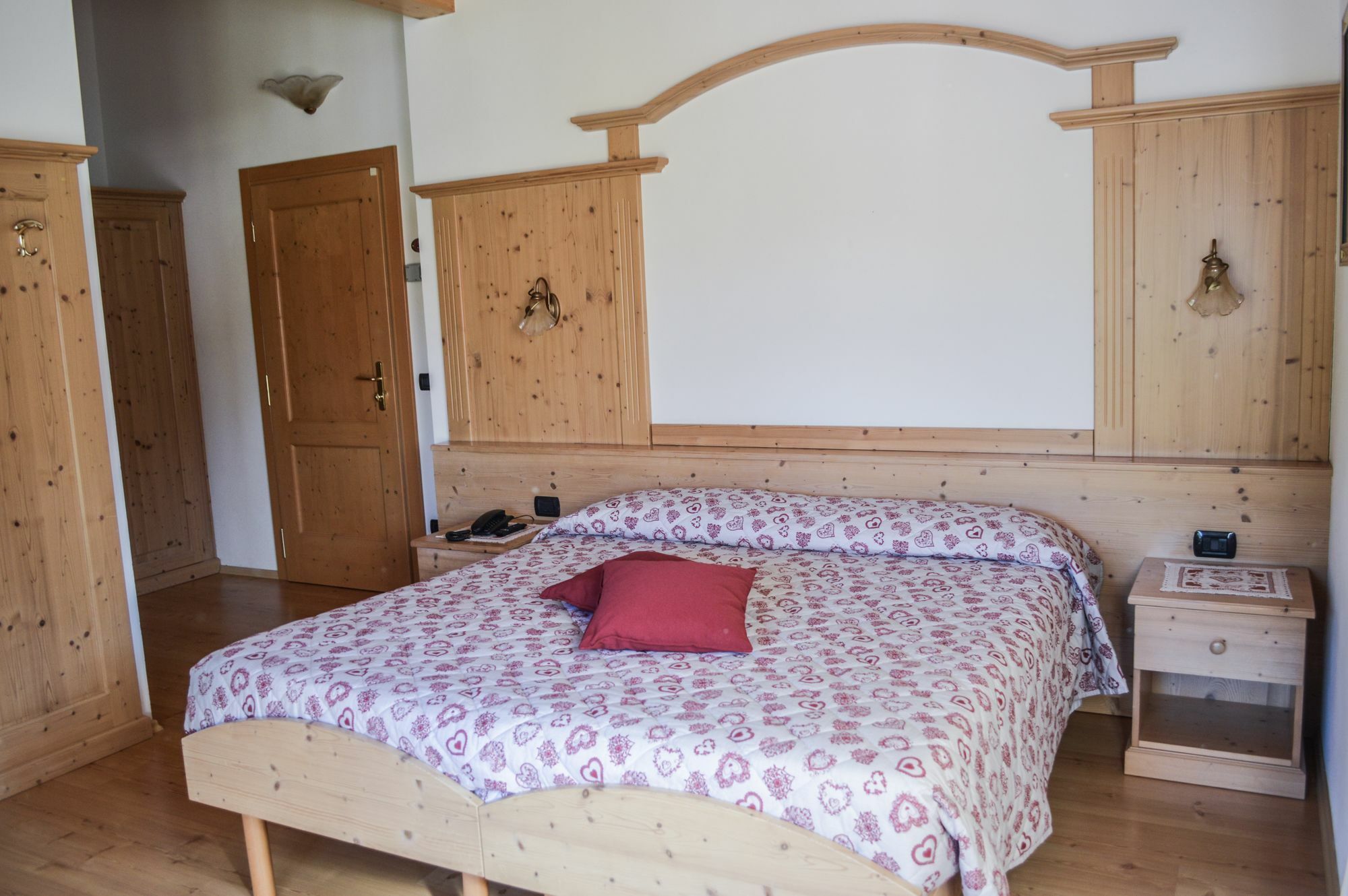 Hotel Garni Sant'Antonio Con Spa Madonna di Campiglio Luaran gambar