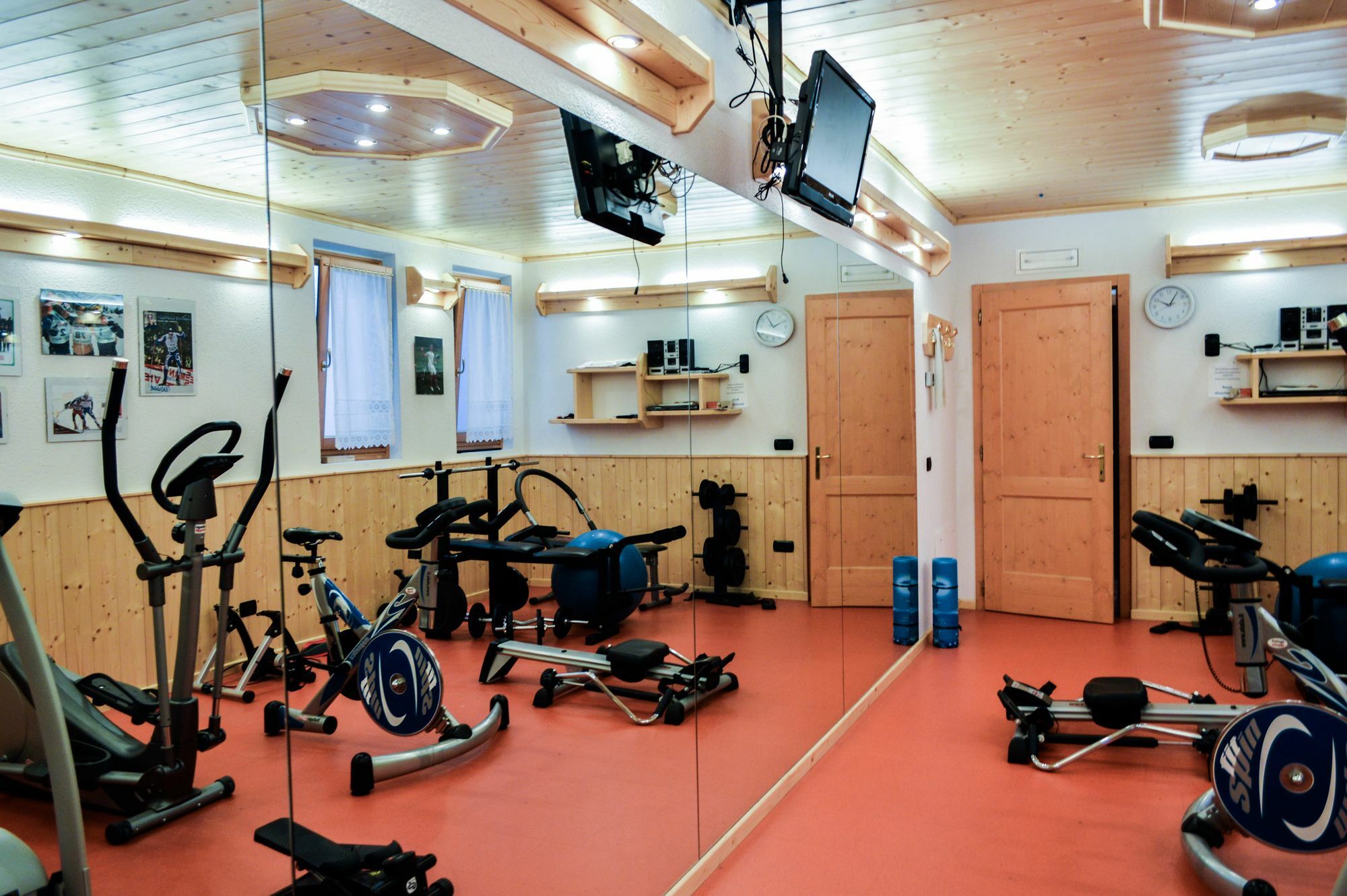 Hotel Garni Sant'Antonio Con Spa Madonna di Campiglio Luaran gambar